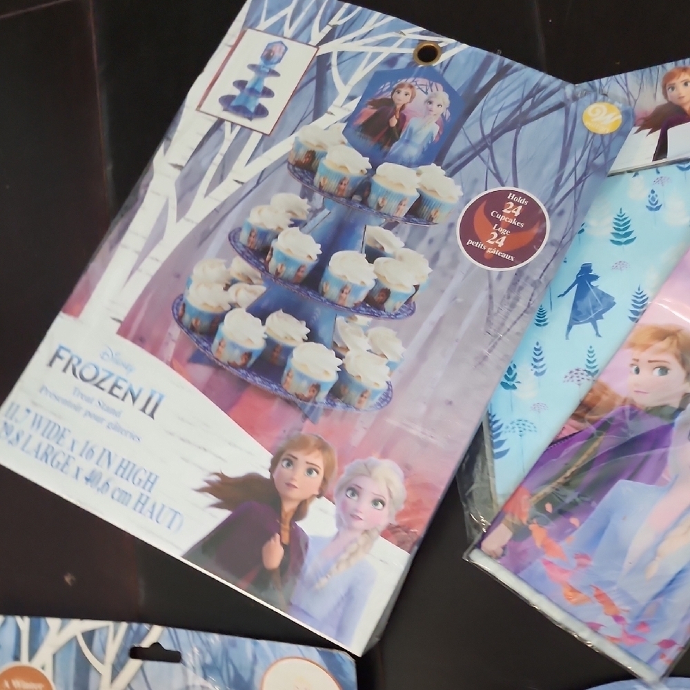 Party Supplies Set - Blue and Purple - Picture 5 of 6